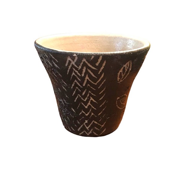 Black and Beige Pottery Planter with Carved Design - Picture 7 of 8